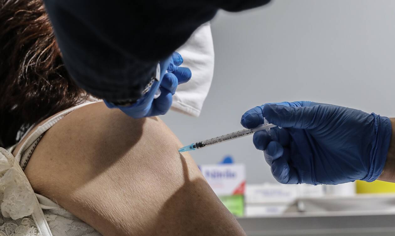 «Πόλεμος» κυβέρνησης-ΣΥΡΙΖΑ για τις πατέντες του εμβολίου για τον κορονοϊό μετά τη δήλωση Μπάιντεν