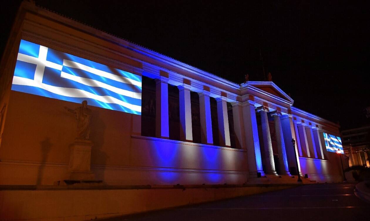 Διπλή επέτειος για το Πανεπιστήμιο Αθηνών – Φωταγωγήθηκε το κεντρικό κτήριο του ΕΚΠΑ
