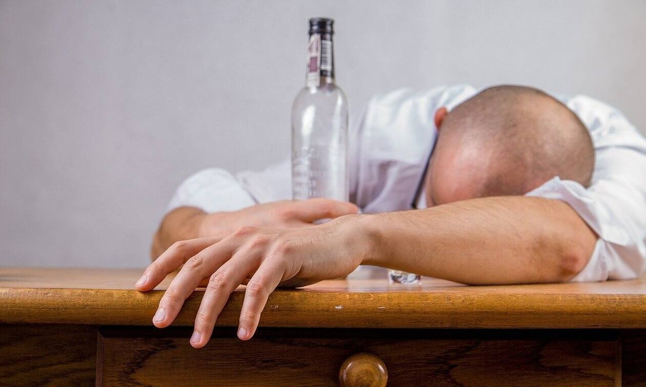 Βρετανία: Ρεκόρ θανάτων που συνδέονται με το αλκοόλ κατά τη διάρκεια της Καραντίνας