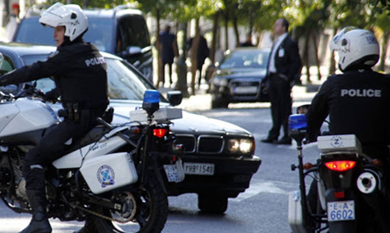 Θεσσαλονίκη: Αλγερινός κυκλοφορούσε στο δρόμο με τον καρδιογράφο που έκλεψε από όχημα γιατρού