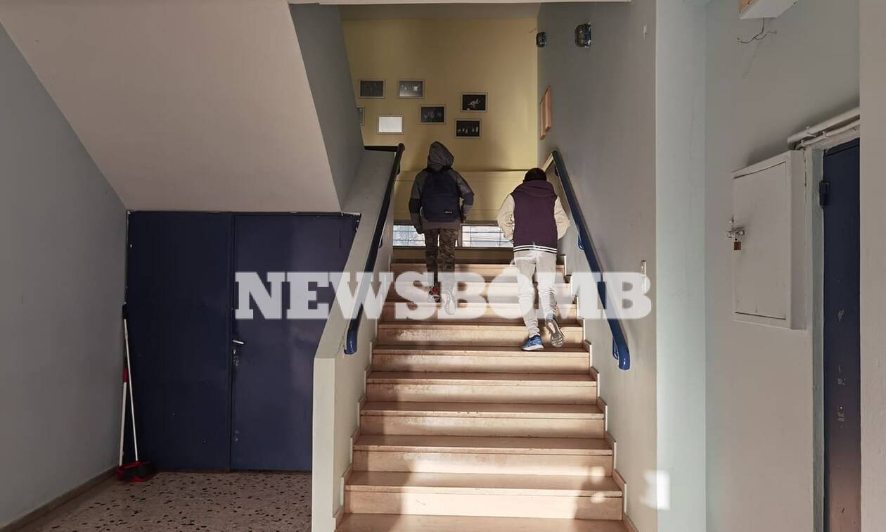 Άνοιξαν γυμνάσια, δημοτικά, νηπιαγωγεία - Ρεπορτάζ Newsbomb.gr: Με τα αρνητικά self test οι μαθητές