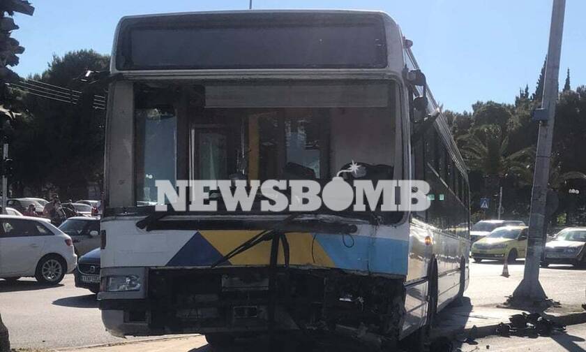 «Σμπαράλια» το λεωφορείο στο Χαϊδάρι - Κυκλοφοριακό χάος προκάλεσε η πρόσκρουση σε φανάρια (pics)