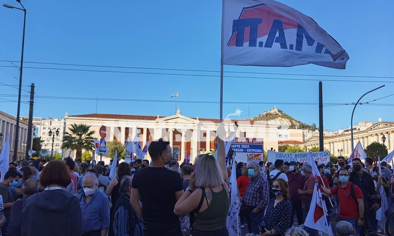 Ρεπορτάζ Newsbomb.gr: Συγκέντρωση διαμαρτυρίας στα Προπύλαια για το εργασιακό νομοσχέδιο