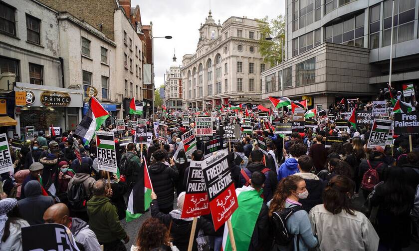 Βρετανία: Διαδηλώνουν χιλιάδες πολίτες υπέρ των Παλαιστινίων στο Λονδίνο