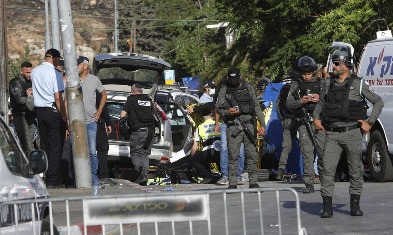 Ισραήλ: Η στιγμή που όχημα παρασύρει αστυνομικούς στην Ιερουσαλήμ (Σκληρές εικόνες)