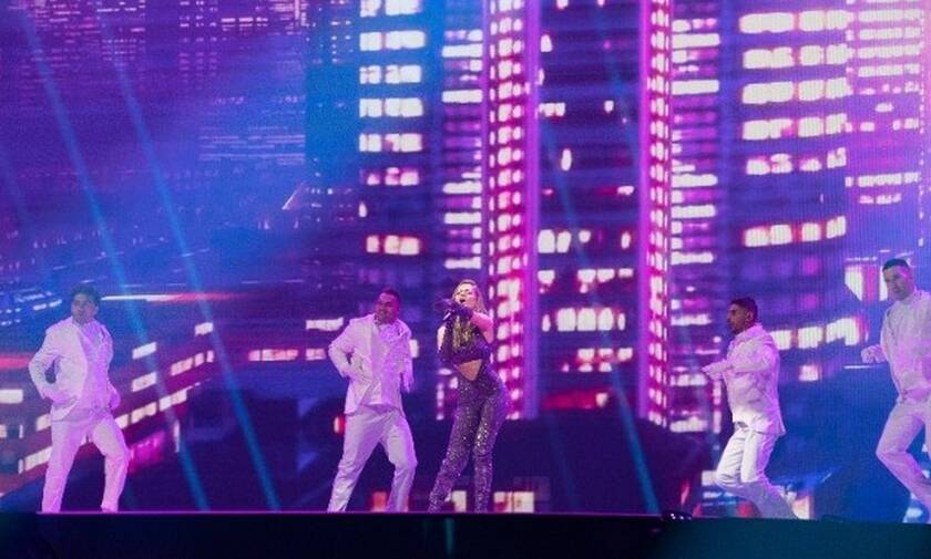Eurovision 2021: Ντυμένη με 250.000 κρύσταλλα Swarovski η Στεφανία στη σκηνή του διαγωνισμού