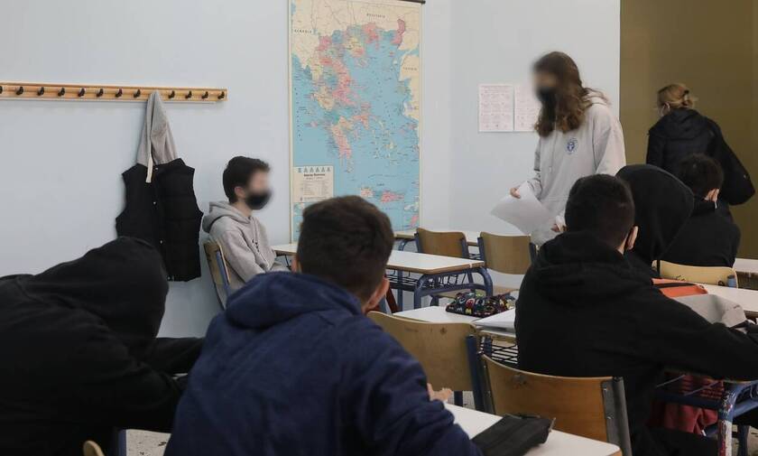 Κορονοϊός: Γιατί αποφασίστηκε ένα self test για τα σχολεία - Στο «τραπέζι» τα προνόμια εμβολιασμένων