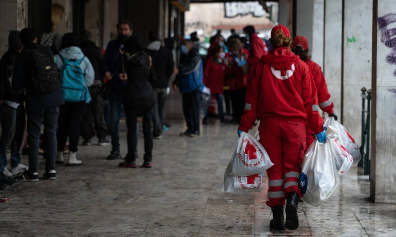 Ελληνικός Ερυθρός Σταυρός: Δράση ενεργητικής προσέγγισης αστέγων στο λιμάνι του Πειραιά