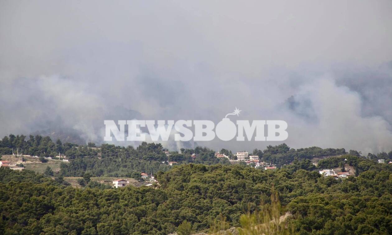 Φωτιά στην Κορινθία: Ελπίδες από τα εναέρια μέσα - «Σε ύφεση» λέει ο αρχηγός της Πυροσβεστικής
