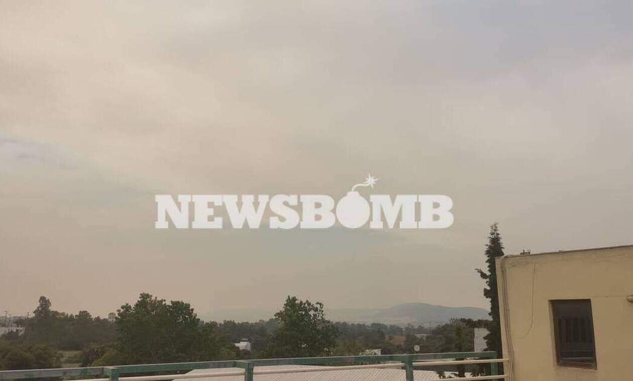 Φωτιά ΤΩΡΑ: Αποπνικτική η ατμόσφαιρα στην Αθήνα – Καπνός και στάχτες σε αυτοκίνητα και μπαλκόνια