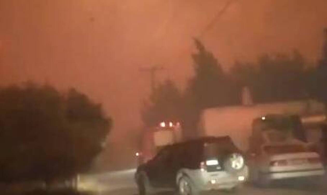 Φωτιά στα Γεράνεια Όρη: Βίντεο ντοκουμέντο - Στιγμές τρόμου για πυροσβέστες και πολίτες στις φλόγες