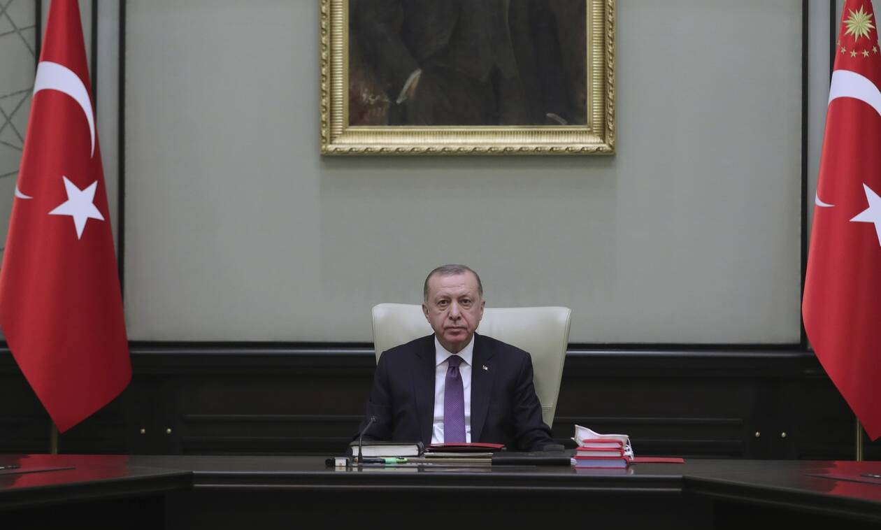 Τουρκία: Ρεκόρ πτώσης για τη δημοτικότητα του Ερντογάν