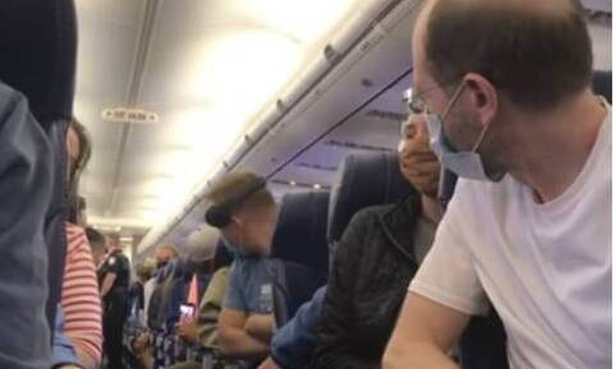 Χαμός σε πτήση: Αεροσυνοδός κατέληξε με σπασμένα δόντια - Ομηρικός καβγάς με επιβάτη