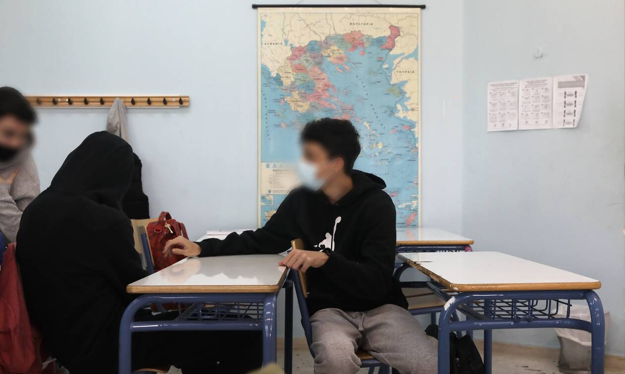 Κορονοϊός: Αναστάτωση σε Λύκειο - Καθηγητής αρνείται να φορέσει μάσκα μέσα στην τάξη