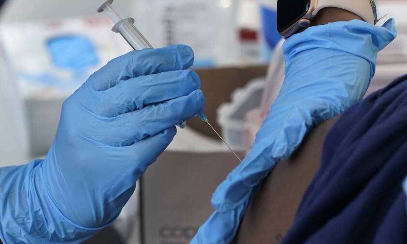 Γερμανός λοιμωξιολόγος - Κορονοϊός: «Το εμβόλιο μόνη προστασία από την ινδική μετάλλαξη»