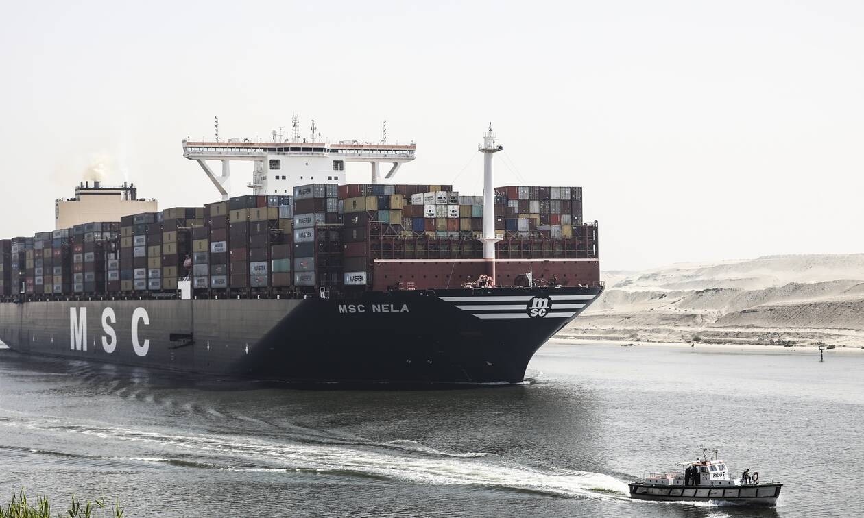 Αίγυπτος: Πλοίο μεταφοράς εμπορευματοκιβωτίων προσάραξε στο Σουέζ