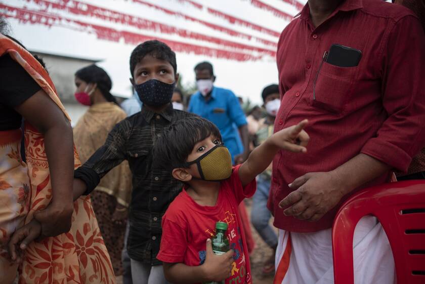 Iνδία: Τα «ορφανά του κορονοϊού» - Μεγάλος ο κίνδυνος διακίνησης προειδοποιούν οι Μ.Κ.Ο