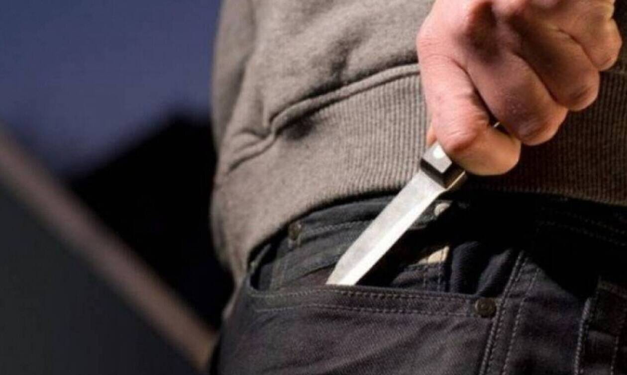 Τρόμος στο Μαρκόπουλο: Κουκουλοφόρος επιτέθηκε με μαχαίρι σε γυναίκα μέσα στο σπίτι της