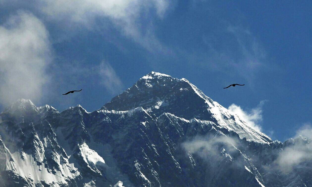 Παγιδευμένοι στο Νεπάλ λόγω της πανδημίας: Ορειβάτες από το Έβερεστ αναζητούν πτήσεις