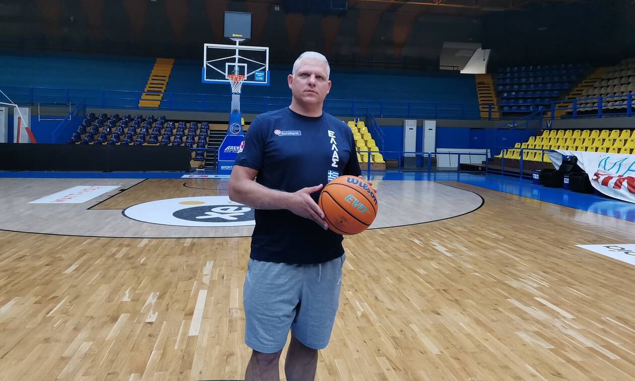 Σ. Μανωλόπουλος στο Newsbomb.gr: Τιμή η συμμετοχή μου στην εθνική ομάδα - «Τεράστιος Coach o Πιτίνο»