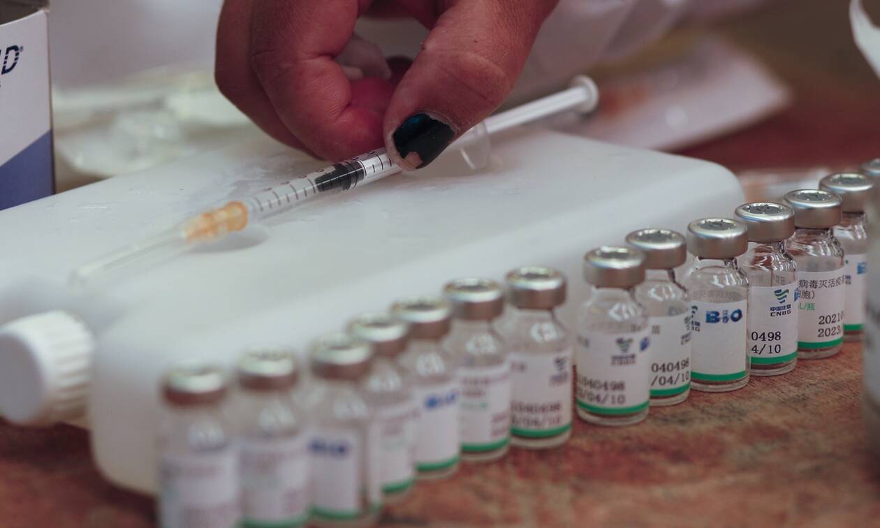 Κορονοϊός: Νέες οδηγίες από το CDC για όσους έχουν εμβολιαστεί και έρθουν σε επαφή με κρούσμα