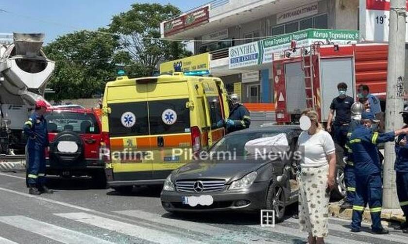 Σοβαρό τροχαίο στο Πικέρμι: Συγκρούστηκε μπετονιέρα με αυτοκίνητο
