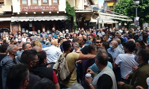 Ιωάννινα: Επεισόδια μεταξύ μελών του ΣΥΡΙΖΑ και αντιεξουσιαστών κατά την πορεία για τα εργασιακά