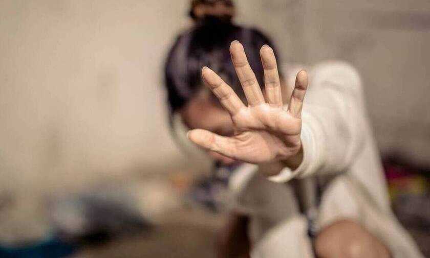Βόλος: Στο εδώλιο 56χρονος για ενδοοικογενειακή βία - Απείλησε τη σύζυγο και τις τρεις κόρες του