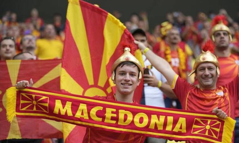 Euro 2020: Προκλητικοί Σκοπιανοί – Κασκόλ με το όνομα «Μακεδονία» και… Μεγαλέξανδροι στις κερκίδες
