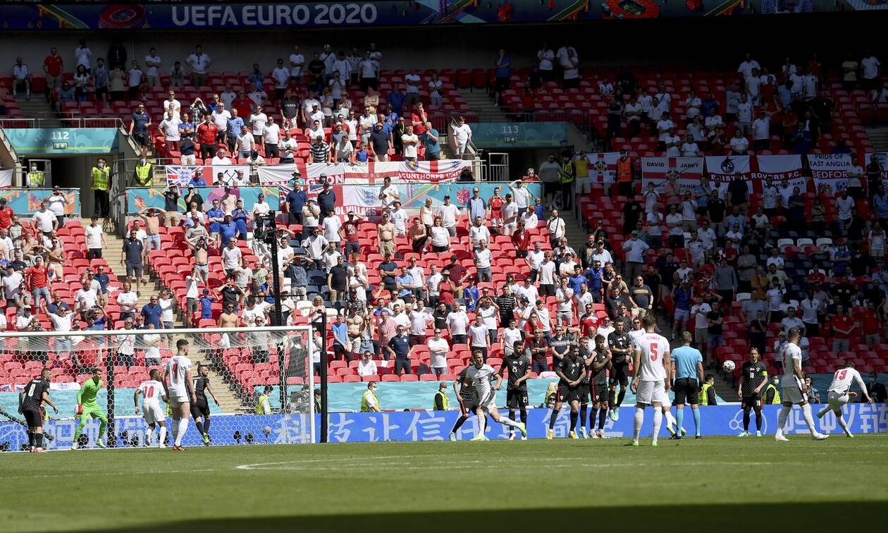 Euro 2020: Χαροπαλεύει οπαδός που έπεσε από τις εξέδρες του «Wembley»