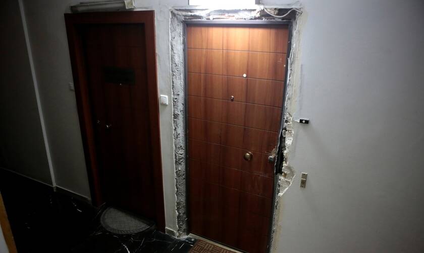 Εξάρχεια: Δύο συλλήψεις για τη διάρρηξη στο γραφείο του Τσακαλώτου