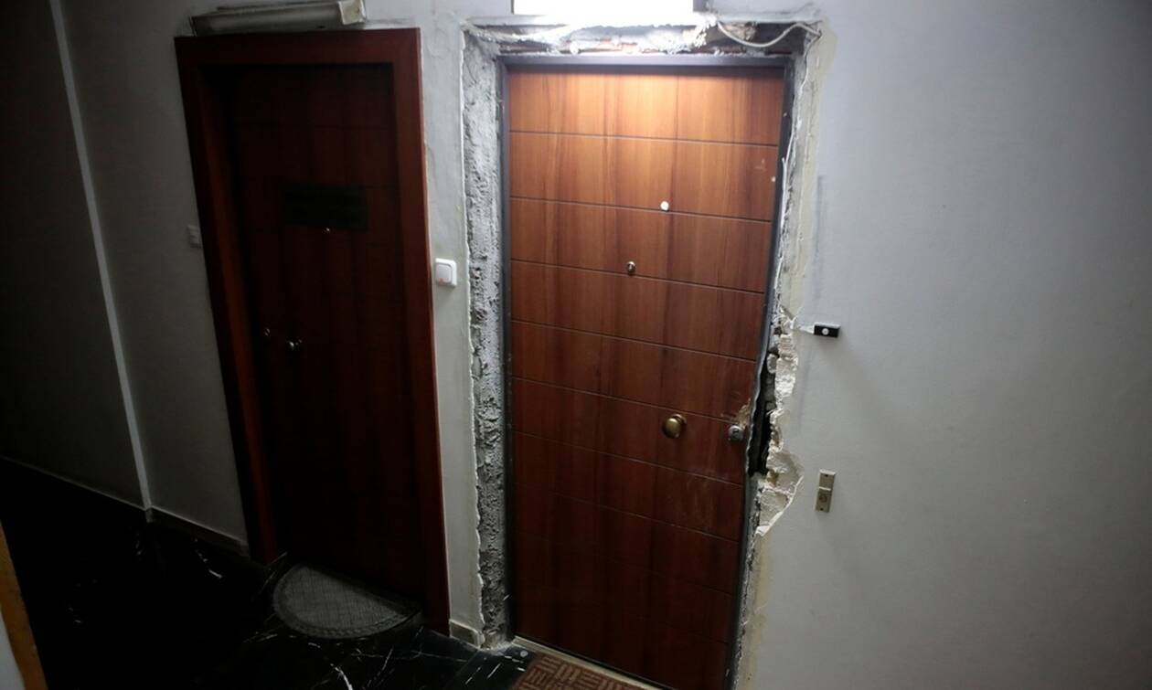 Εξάρχεια: Δύο συλλήψεις για τη διάρρηξη στο γραφείο του Τσακαλώτου
