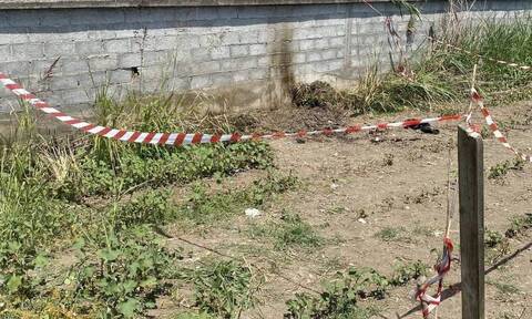 Άγριο έγκλημα στην Κατερίνη: Βρέθηκε θαμμένη καραμπίνα κοντά στο σπίτι του δράστη