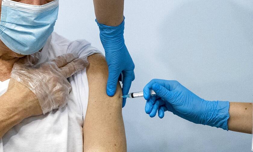 Κορονοϊός - Ρωσία: Πολίτες που έχουν εμβολιαστεί κόλλησαν ξανά - Ανησυχία για το ινδικό στέλεχος