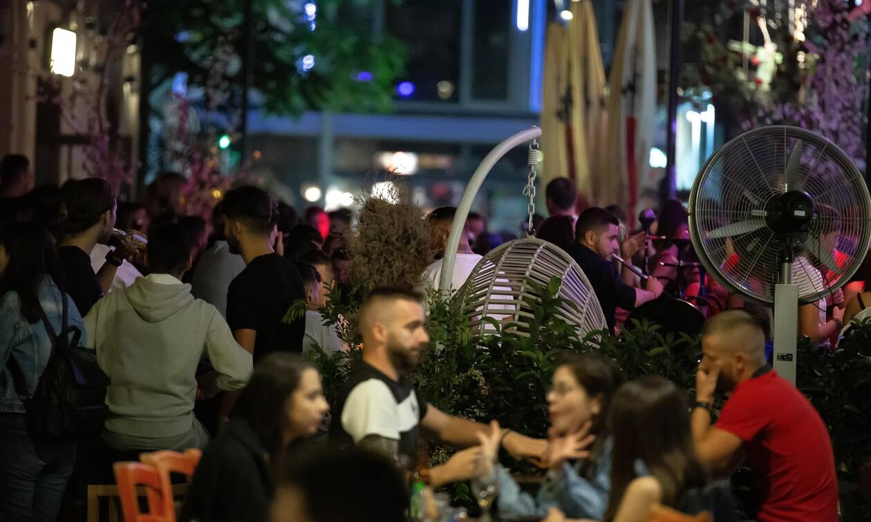 Θεσσαλονίκη: «Καμπάνες» σε πέντε μαγαζιά στα Λαδάδικα για όρθιους πελάτες