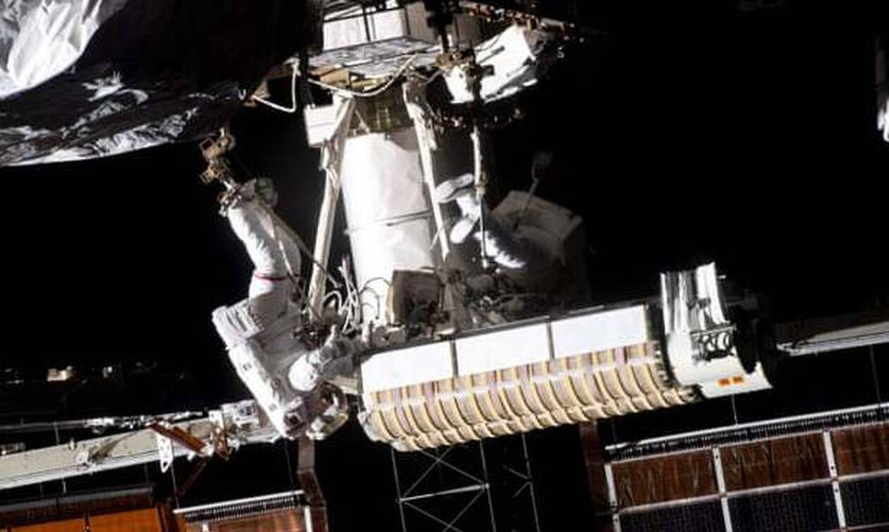 Εντυπωσιακή εξάωρη «βόλτα» στο διάστημα για αστροναύτες στον Διεθνή Διαστημικό Σταθμό