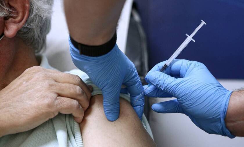 Εξαδάκτυλος: H ινδική μετάλλαξη μεταδίδεται πολύ γρήγορα - Άμεσα να εμβολιαστούν οι άνω των 55 ετών