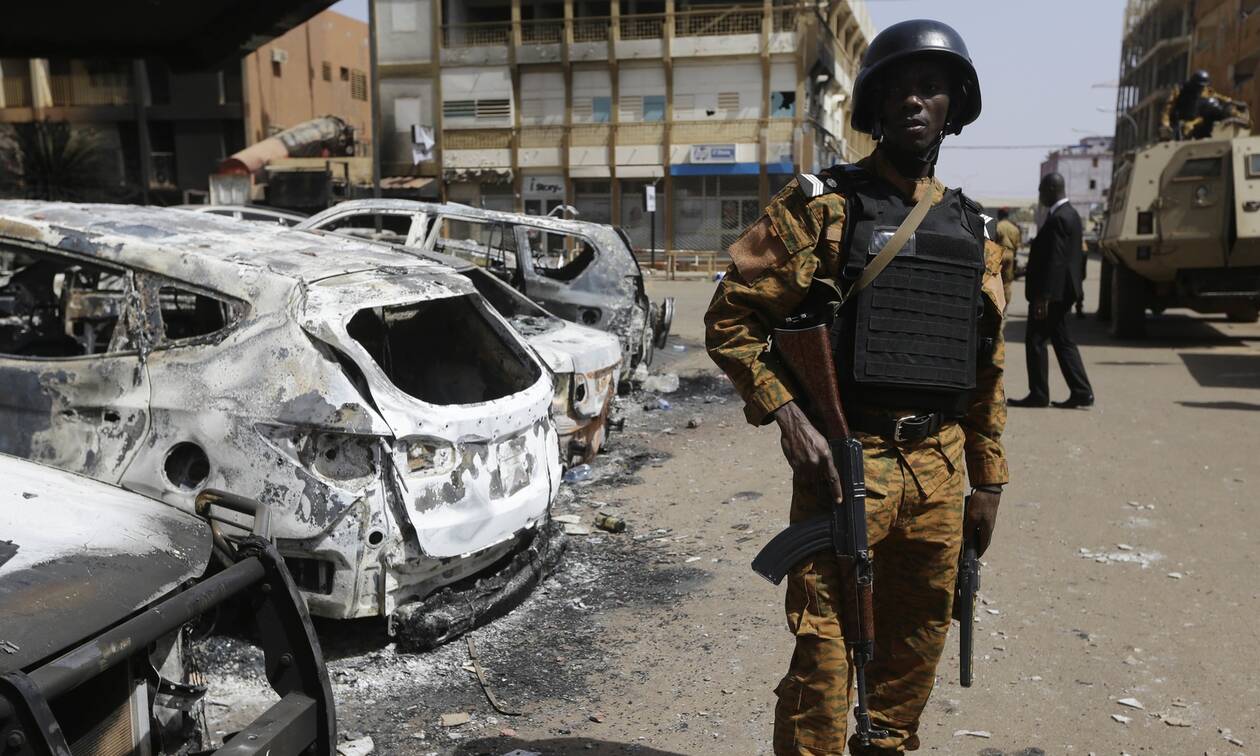 Φονική ένοπλη επίθεση με δεκάδες νεκρούς στον Νίγηρα, κοντά στα σύνορα με το Μάλι
