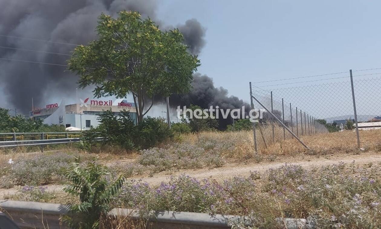 Φωτιά πίσω από το αμαξοστάσιο του ΟΑΣΘ στη Θεσσαλονίκη - Συναγερμός στην Πυροσβεστική