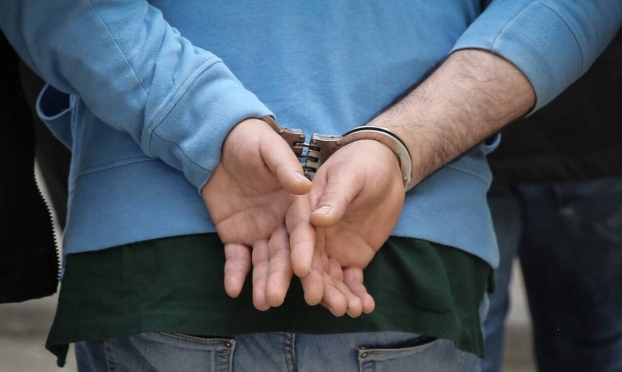 Πάτρα: Συνελήφθη 16χρονος για εμπρησμούς σε ΙΧ