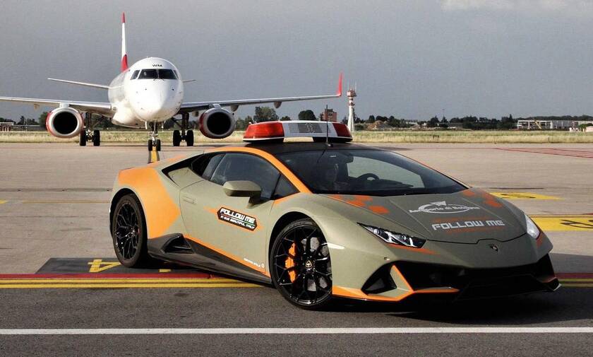 Αυτή η Lamborghini Huracan κυκλοφορεί ελεύθερα στο αεροδρόμιο της Μπολόνια