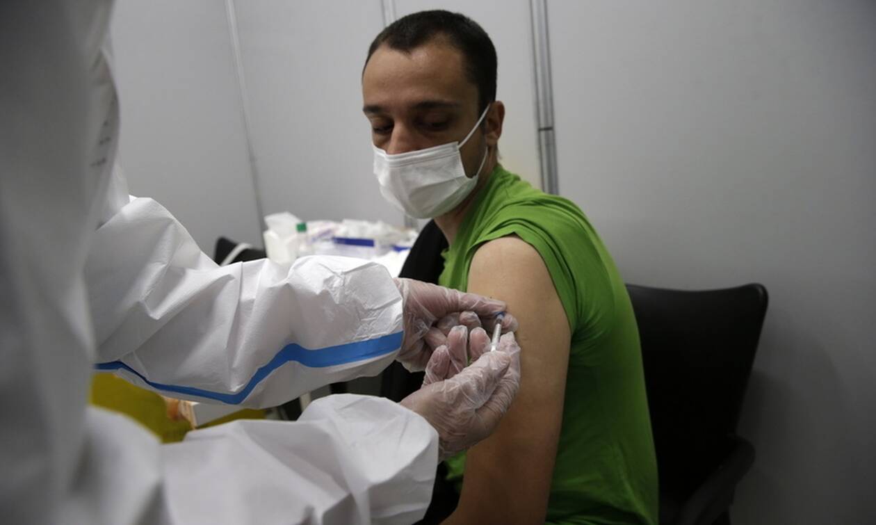 Κορονοϊός: Τι δείχνει μελέτη για τον εμβολιασμό με 2 δόσεις διαφορετικών εμβολίων
