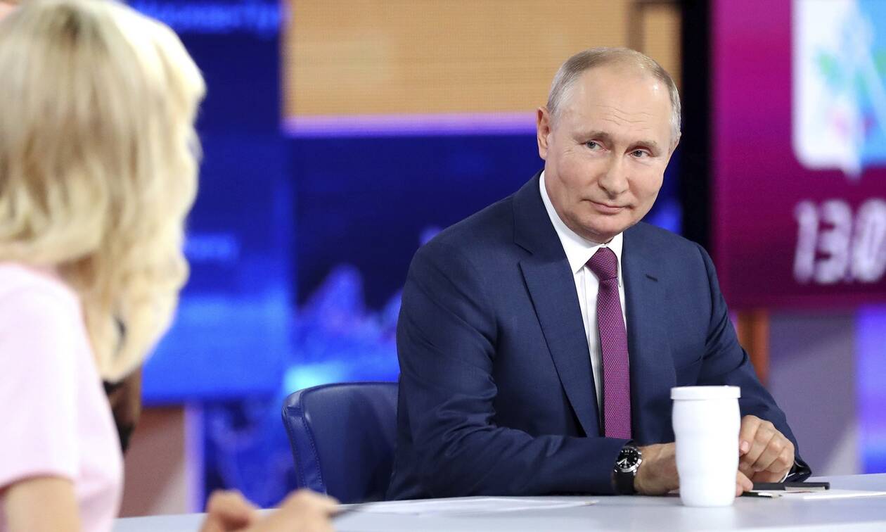 Ο Πούτιν είπε πως εμβολιάστηκε με Sputnik V και το θεωρεί ασφαλέστερο από των AstraZeneca και Pfizer