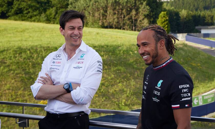 O Lewis Hamilton θα οδηγεί και τα επόμενα δύο χρόνια τα μονοθέσια της Mercedes
