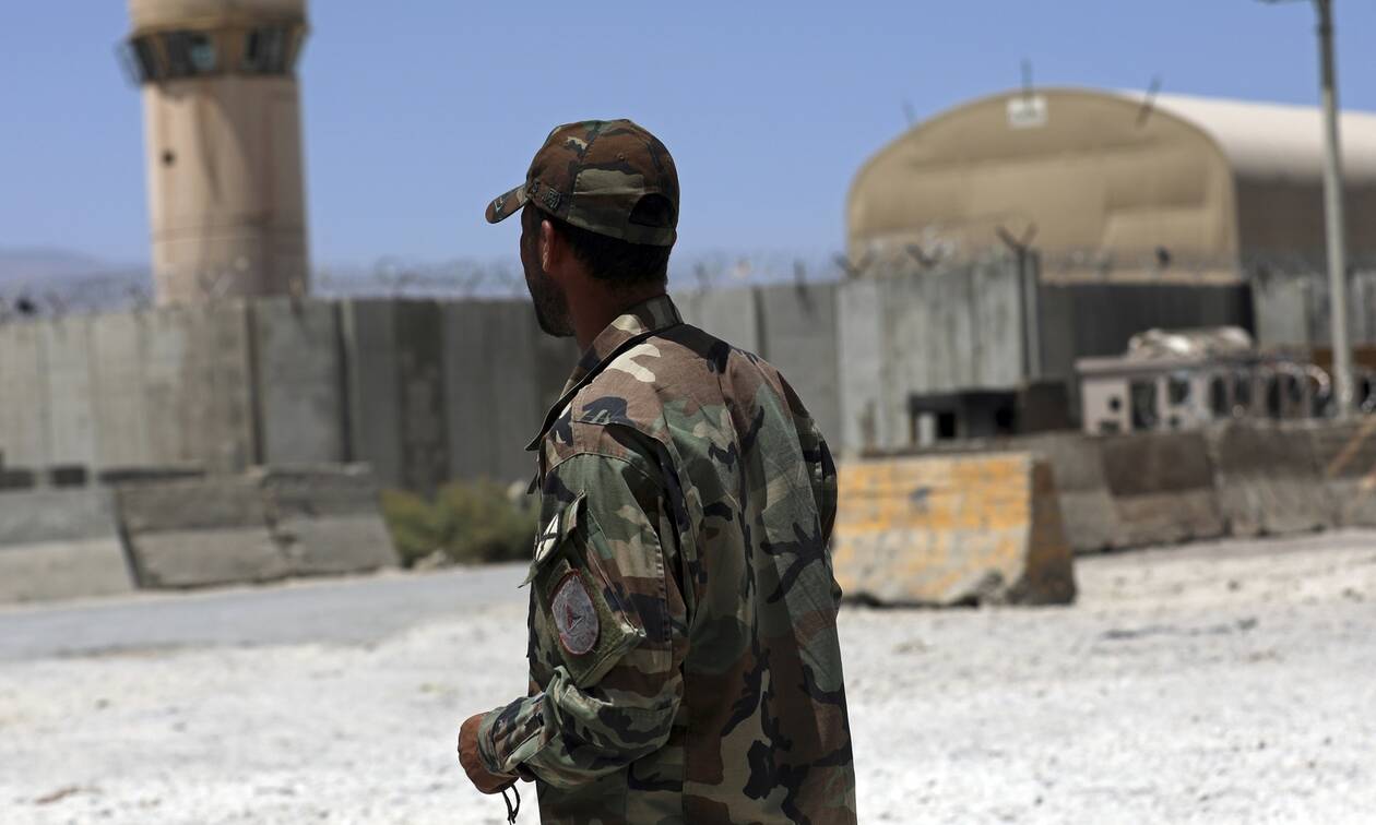 Χίλιοι Αφγανοί στρατιώτες κατέφυγαν στο Τατζικιστάν για να σωθούν μετά από μάχες με τους Ταλιμπάν