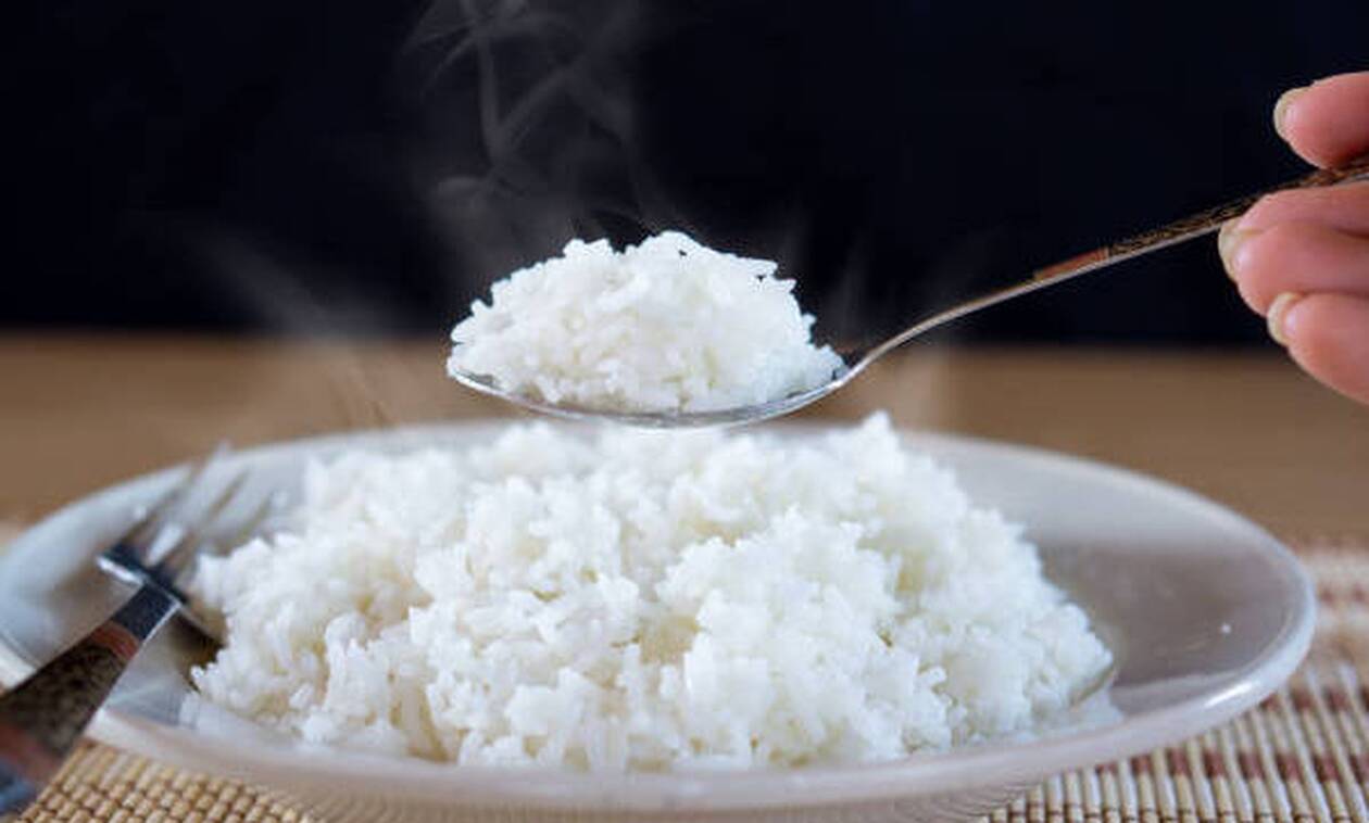 Βόλος: Αναποδογύρισε το τραπέζι επειδή έπεσε ρύζι εκτός πιάτου από τον 3χρονο γιο του