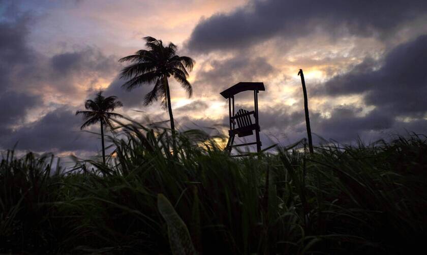 Η τροπική καταιγίδα «Έλσα» σφυροκόπησε την Κούβα και απειλεί τη Φλόριντα