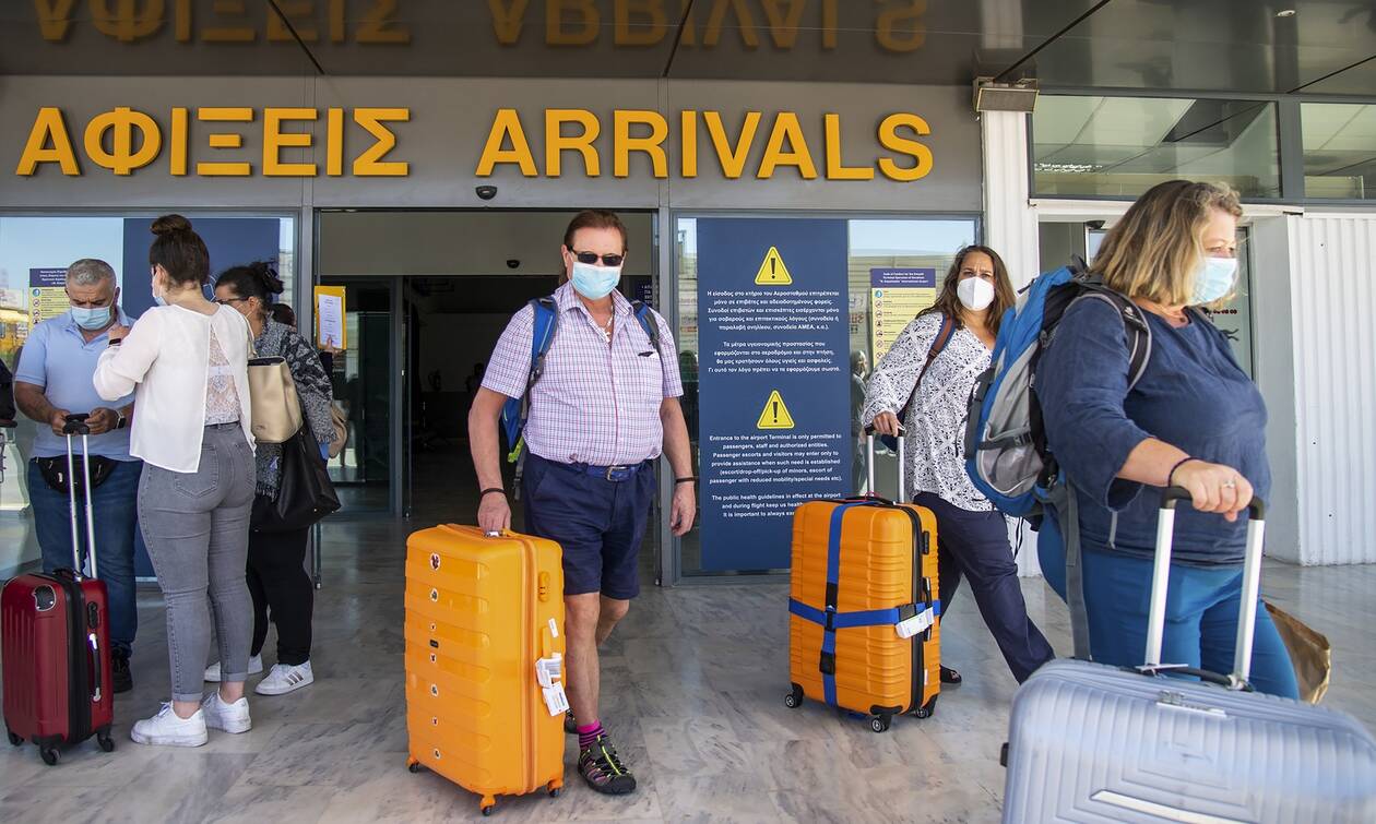 Βρετανία: Αυτοί είναι οι ταξιδιωτικοί κανόνες για τους τουρίστες που θα ταξιδέψουν στην Ελλάδα