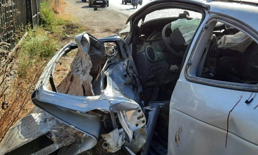 Ηράκλειο: Διασωληνωμένος 43χρονος μετά από τροχαίο - «Κομματιάστηκε» το αυτοκίνητό του (photos)