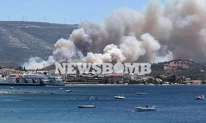 Ρεπορτάζ Newsbomb.gr: Ξεφεύγει η φωτιά στα Στύρα - Εκκενώθηκε οικισμός, μάχη με τους ανέμους